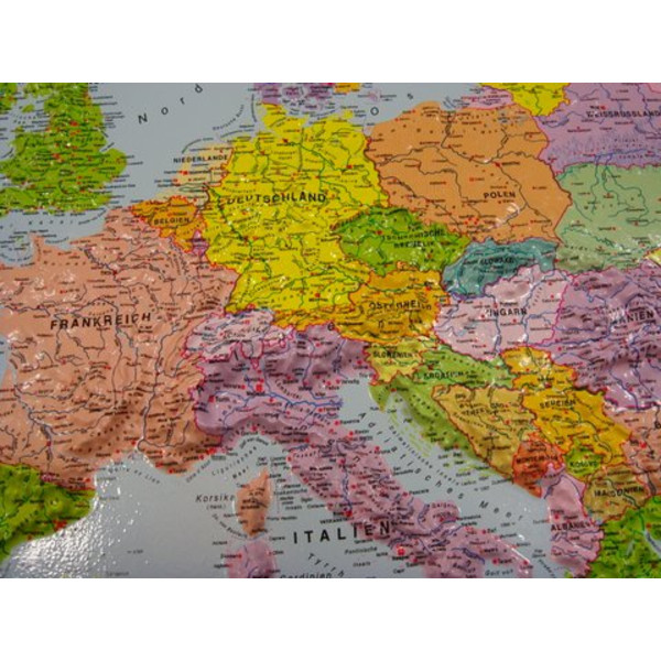 geo-institut Hartă continentală Harta politica continentala a Europei in relief GEO Institute (in germana)