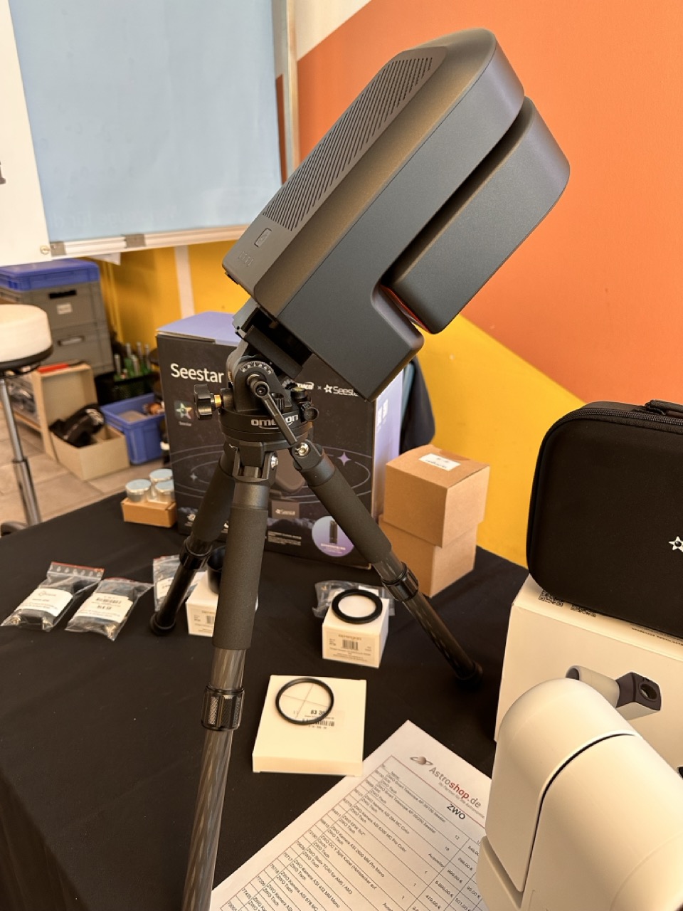 Telescopul ZWO Seestar S50 montat paralactic