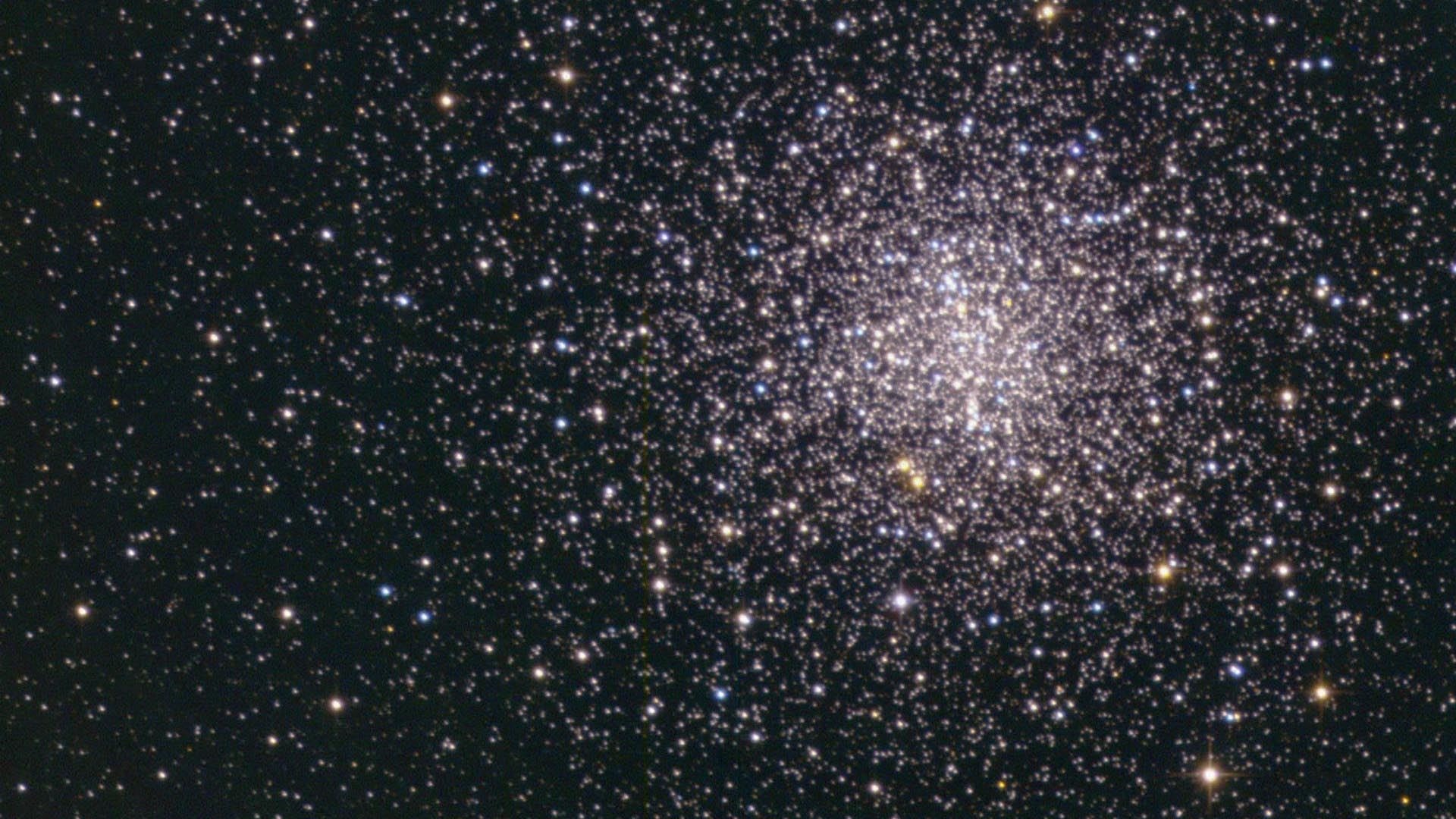 M 4 este unul dintre cele mai apropiate roiuri stelare globulare. Rudolf Dobesberger