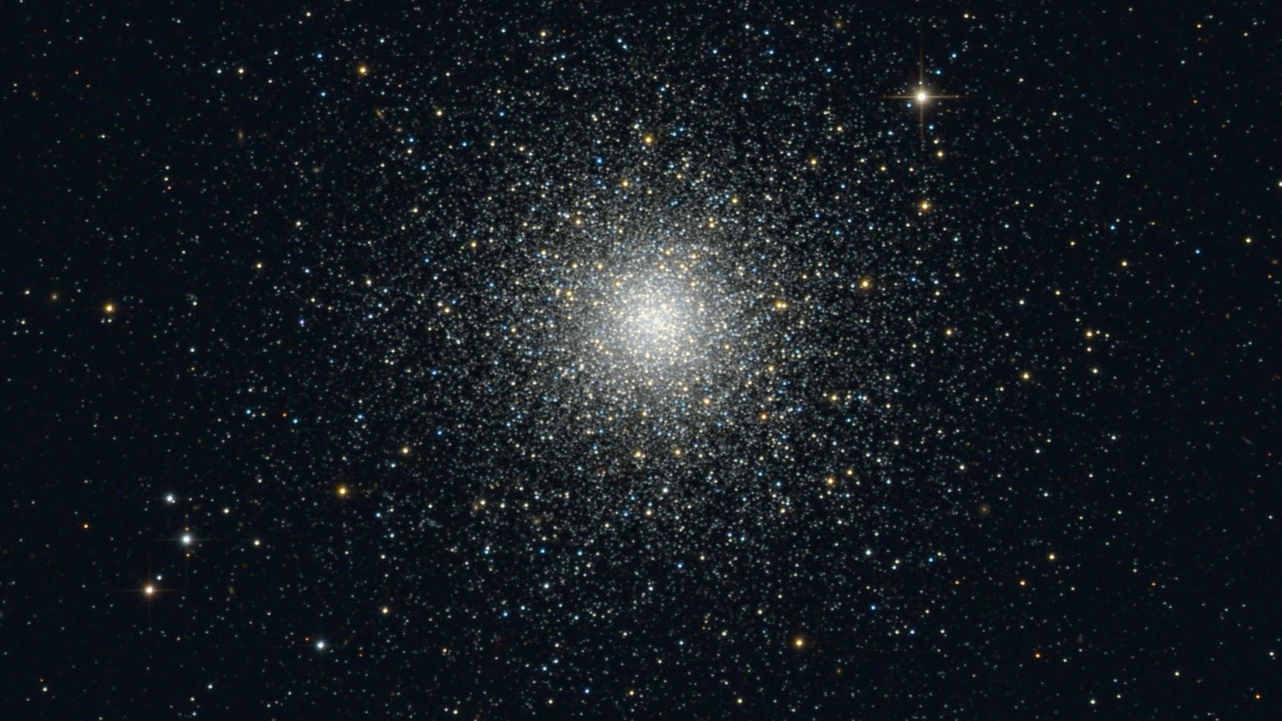 Roiul stelar globular M 3 din constelația Câinii de vânătoare. Bernhard Hubl / CCD Guide