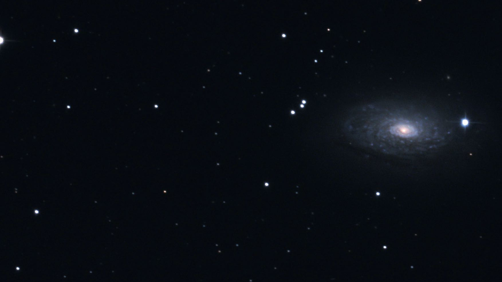 În binoclu, aproape o stea dublă. Fotografii dezvăluie natura de galaxie a lui M 63. Marcus Degenkolbe