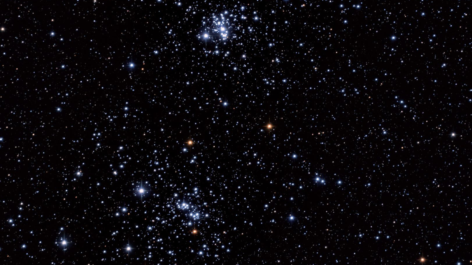 Roiul stelar dublu h și χ Persei sau NGC 869/884 este un obiect excelent de privit prin binoclu datorită întinderii sale. Marcus Degenkolbe
