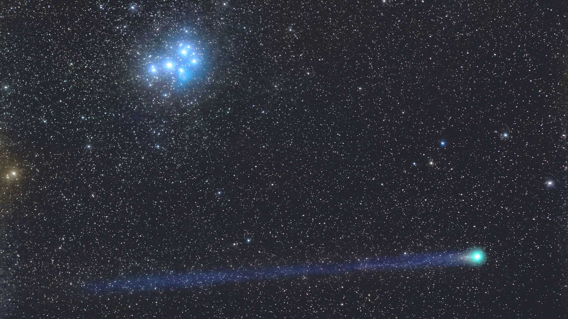 Pleiadele și cometa Lovejoy. Fotografie de Cristian Fattinnanzi