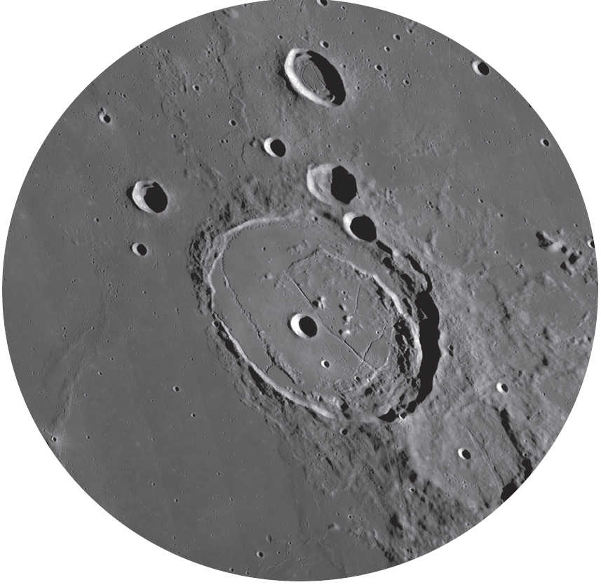 Zidul craterului Posidonius este puternic erodat. NASA/GSFC/Arizona State University 