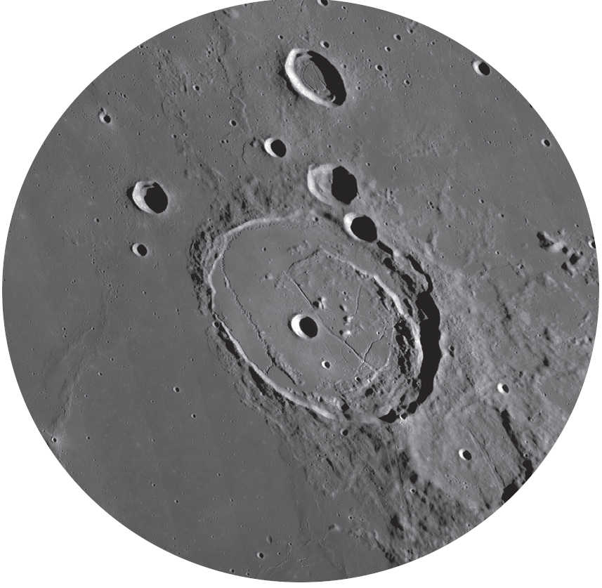 Zidul craterului Posidonius este puternic erodat. NASA/GSFC/Arizona State University