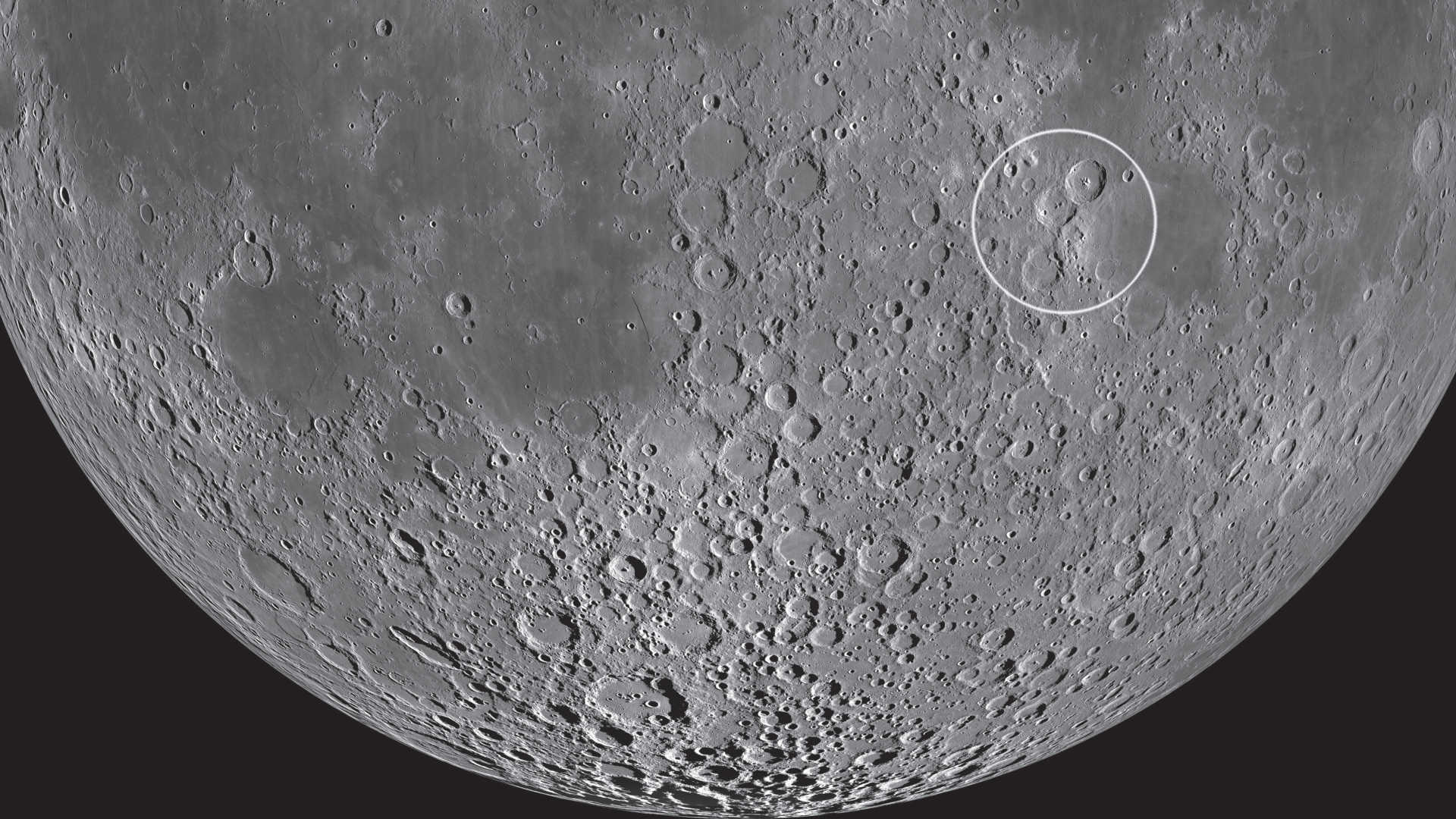 Trioul Theophilus, Cyrillus și Catharina se află chiar la marginea de vest a Mării de Nectar (Mare Nectaris). NASA/GSFC/Arizona State University