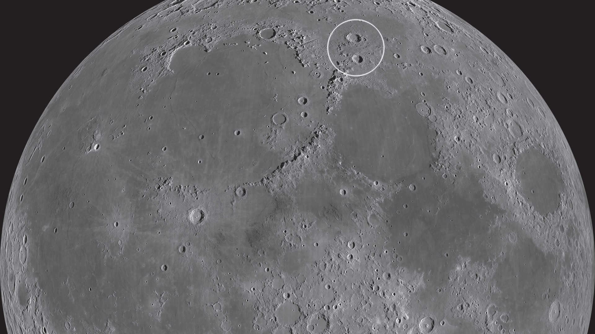 Perechea de cratere Aristotel și Eudoxus se găsește între Marea Frigului și Marea Serenității. NASA/GSFC/Arizona State University