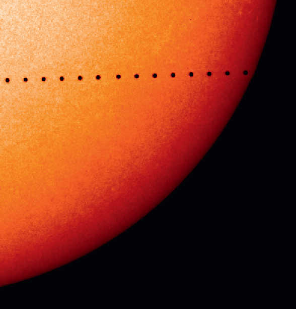 A sosit seara de 9 mai: Mercur apare în tranzit ca un punct mic negru care trece prin fața Soarelui. ESA/NASA/SOHO
