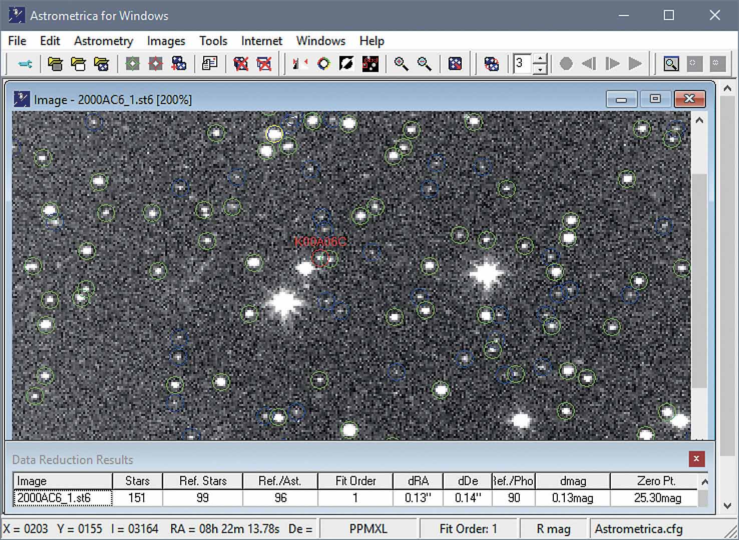Interfața grafică a programului Astrometrica cu un câmp stelar recunoscut cu succes. M. Weigand
