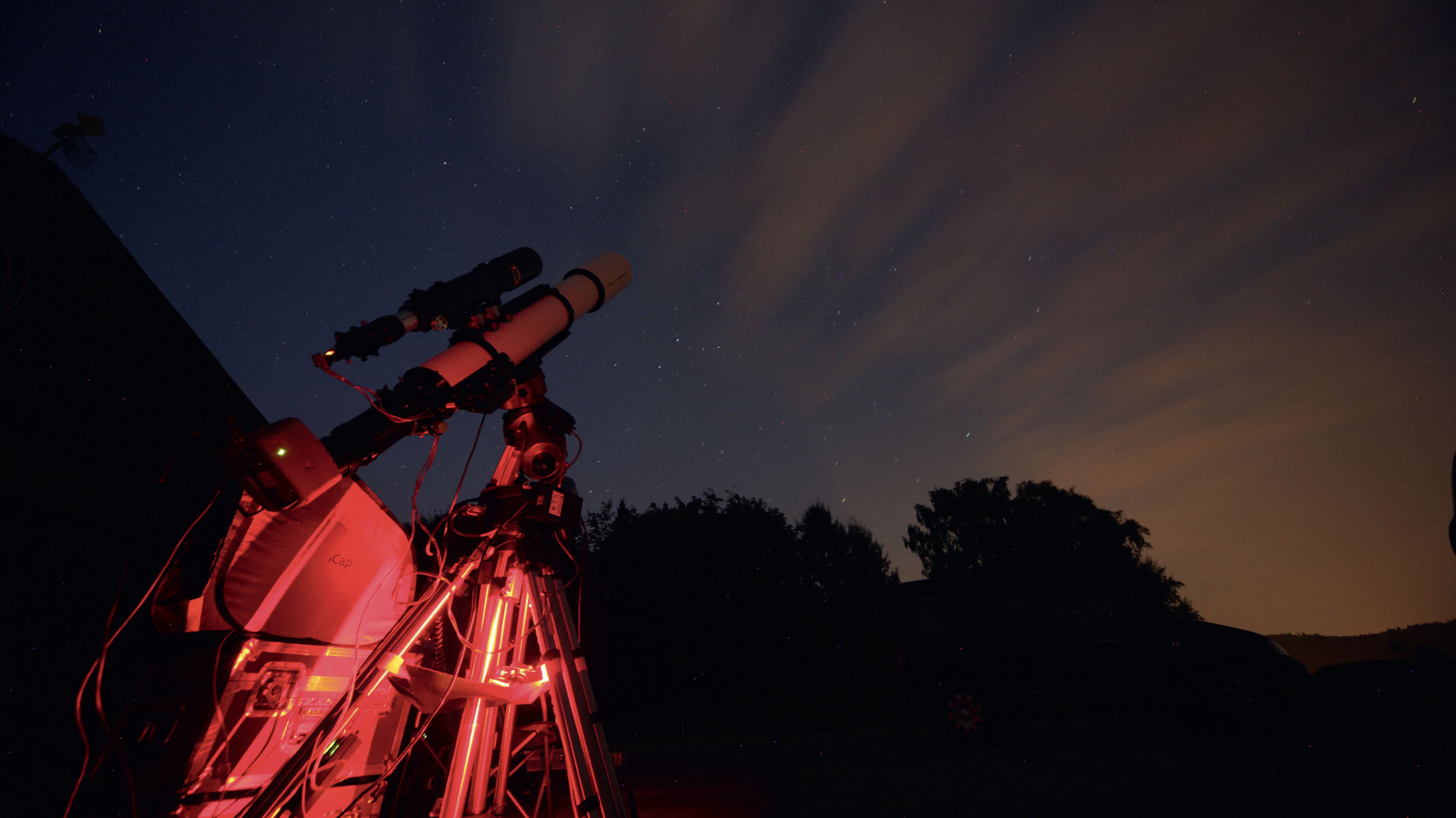Direct la țintă cu fotografii cu expunere lungă: telescop cu echipament de autoguiding în acțiune. Mario Weigand