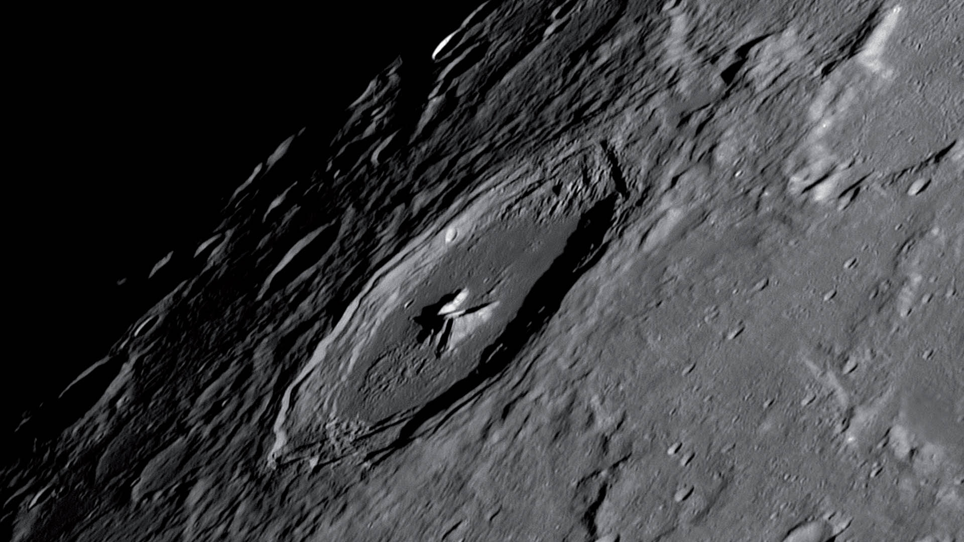 Suprafața Lunii este întotdeauna un subiect interesant, iar cu software-ul potrivit pot fi extrase cele mai fine detalii dintr-o înregistrare video. M. Weigand