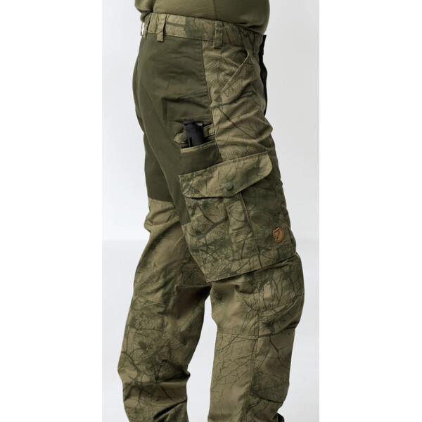 Fjällräven Pantaloni de vânătoare Barents Pro M, 626-662 Green Camo-Deep Forest, 50