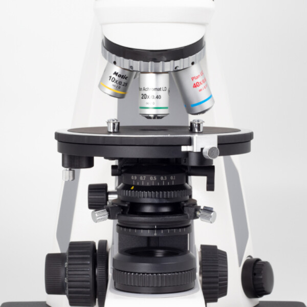 Motic Microscop Panthera TEC POL Epi, trino, infinity, plan, achro, 50x-400x, 10x/20 mm, halogen/LED