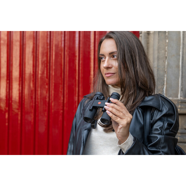 Leica Binoclu Noctivid 10x25 negru, îmbrăcat în piele