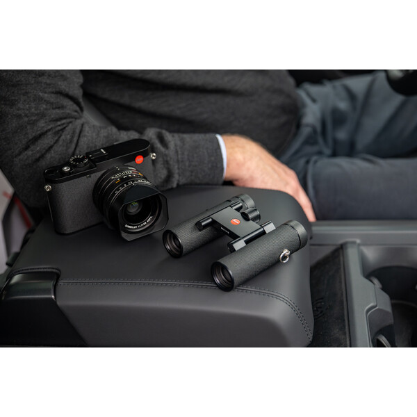 Leica Binoclu Noctivid 10x25 negru, îmbrăcat în piele