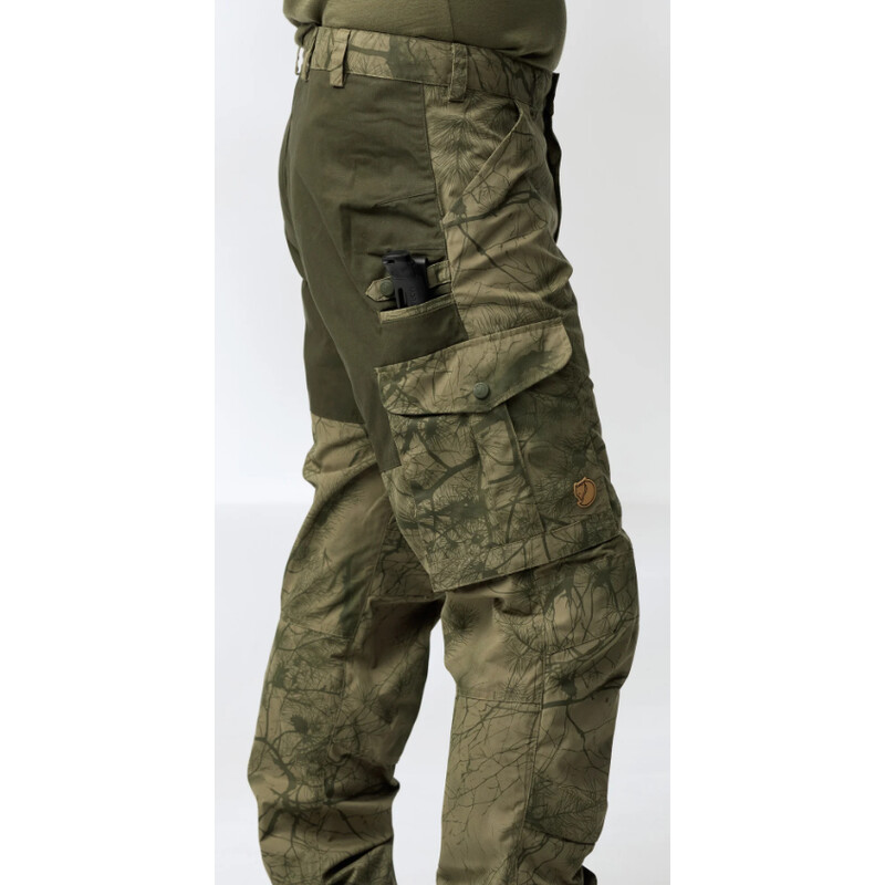Fjällräven Pantaloni de vânătoare Barents Pro M, 626-662 Green Camo-Deep Forest, 50