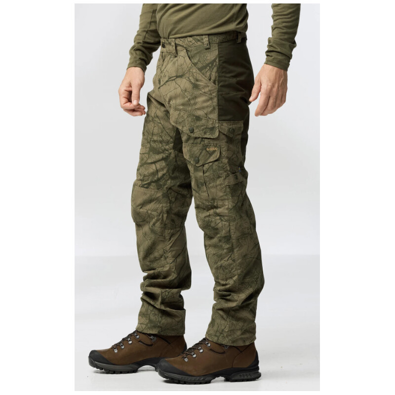 Fjällräven Pantaloni de vânătoare Barents Pro M, 626-662 Green Camo-Deep Forest, 50
